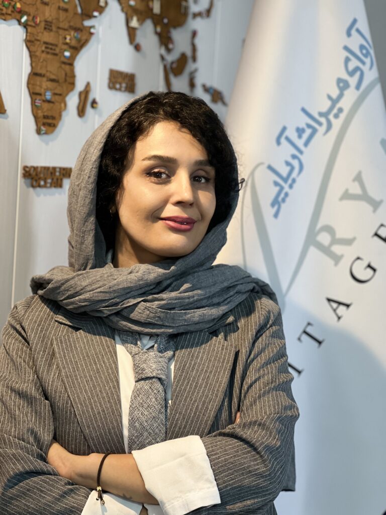 مسئول فروش آتنها مقدس