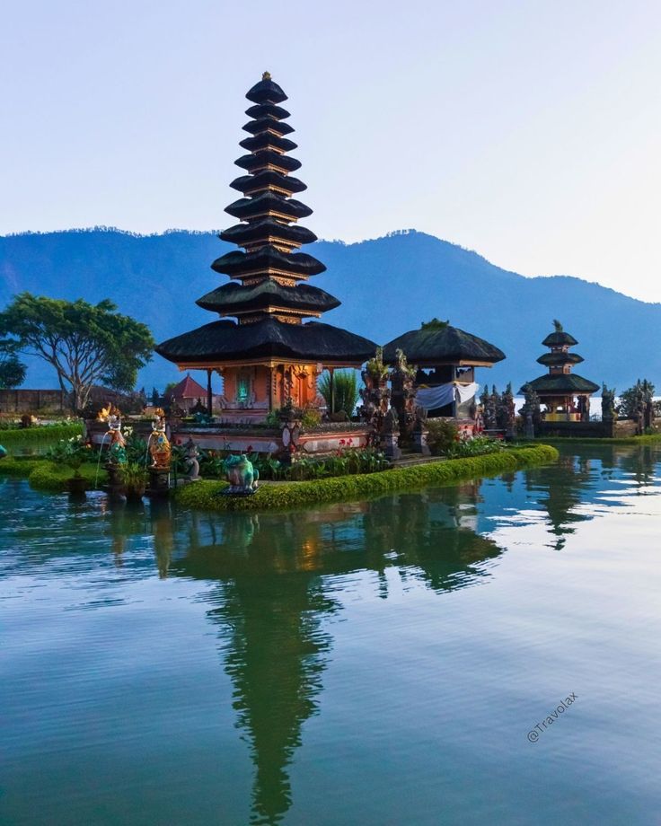 معبد اولون دانا براتان اندونزی